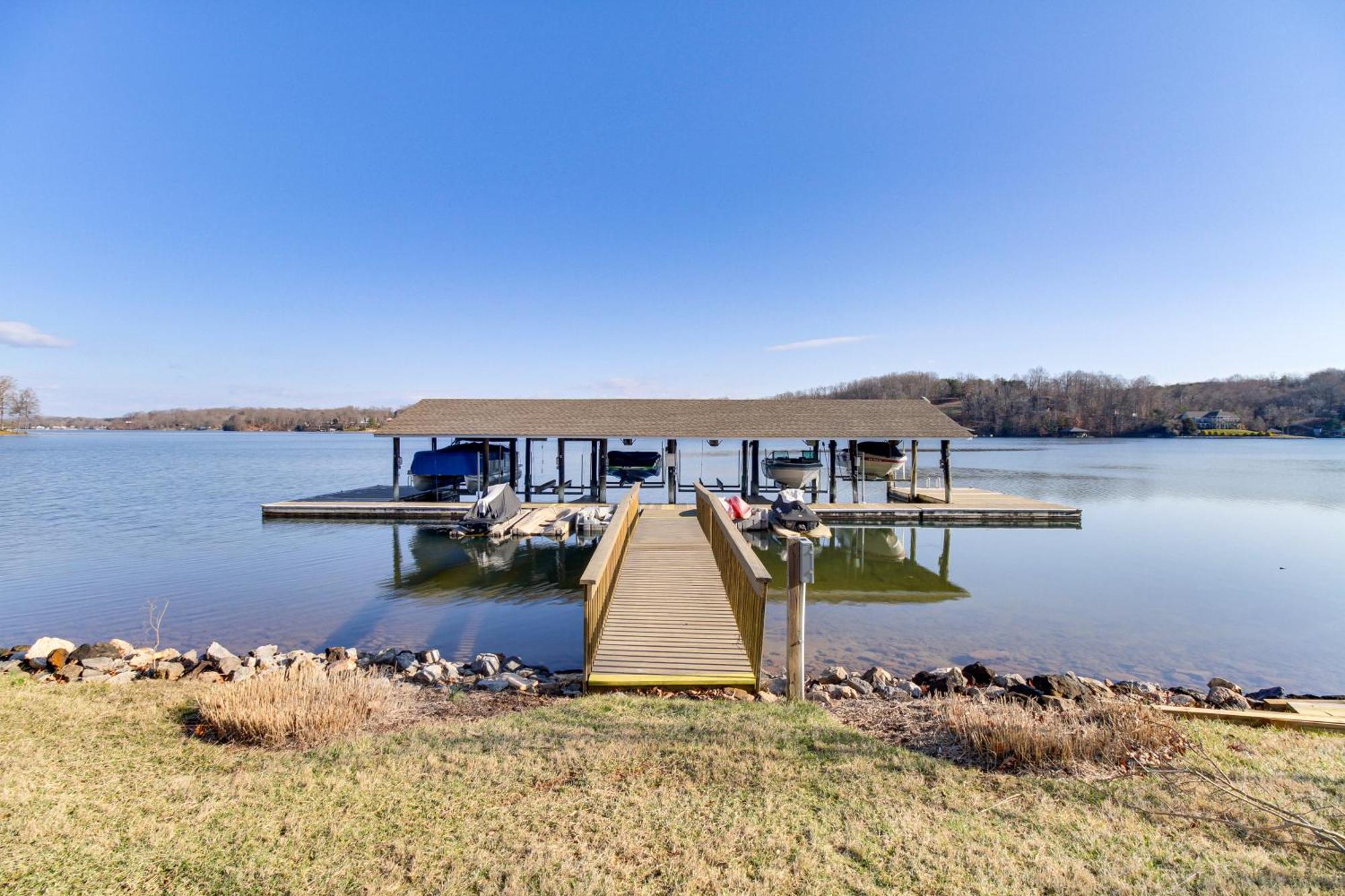 Lakefront Moneta Home With Community Boat Dock! Kültér fotó