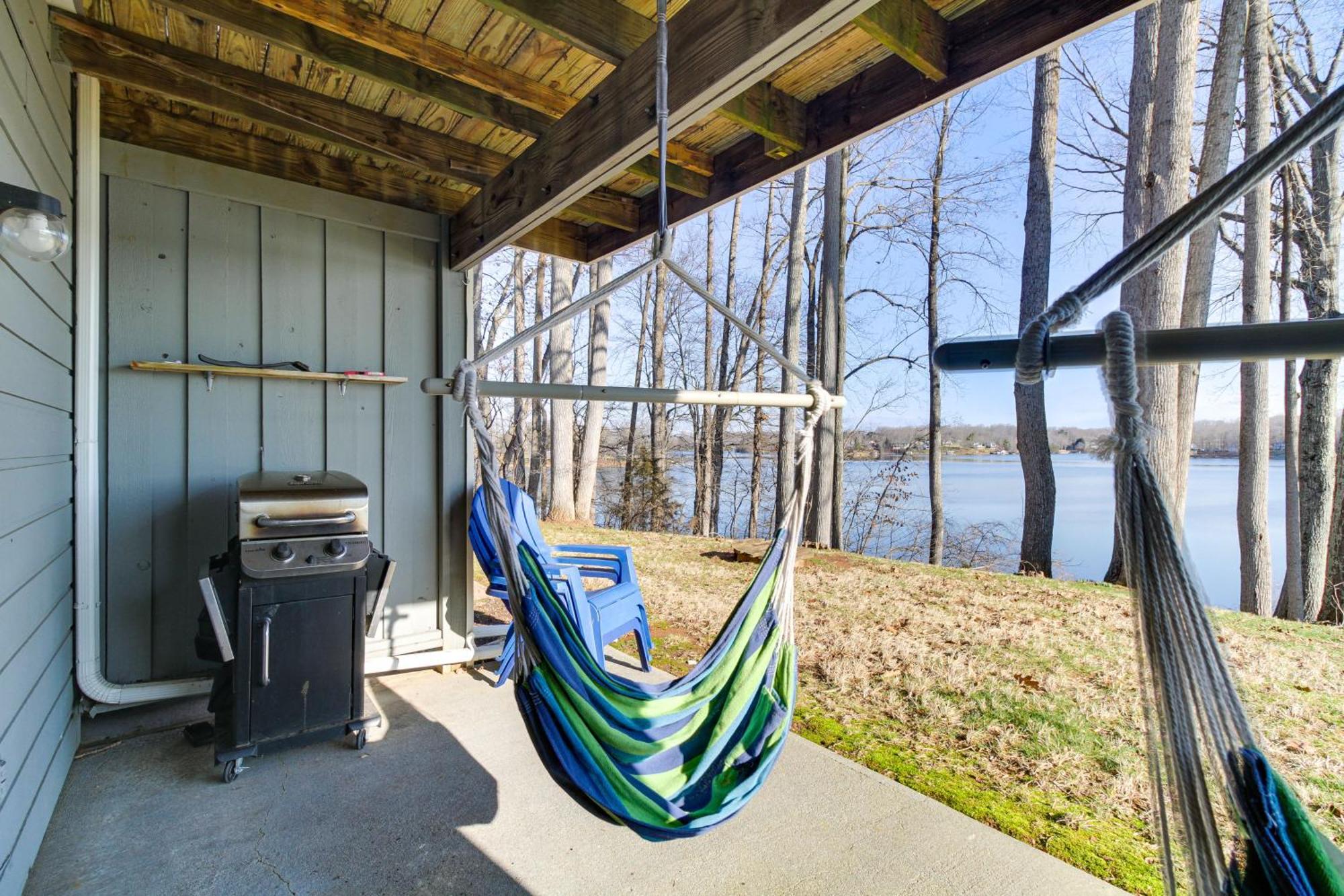 Lakefront Moneta Home With Community Boat Dock! Kültér fotó